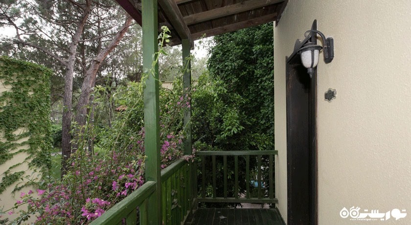 نمای بالکن اتاق های هتل	